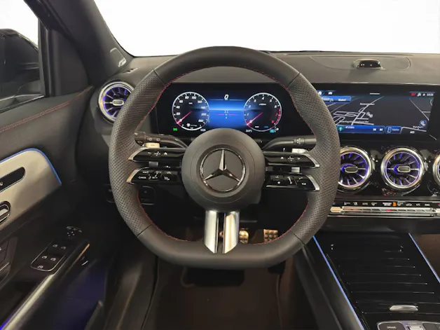 MERCEDES-BENZ GLA 250 AMG Line 4Matic Swiss Star