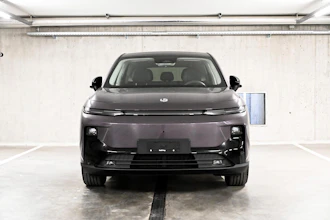 https://vehicle.imgix.net/4505050/4f925970-544d-4a0d-89b8-dbef8b9a4066.jpg
