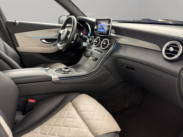 MERCEDES-BENZ GLC-Klasse GLC 300 AMG Line 4m