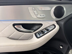 https://vehicle.imgix.net/4505408/e6c2030f-9114-41a1-b0fb-da4b77ed2785.jpg