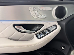Fahrzeugbild MERCEDES-BENZ GLC-Klasse GLC 300 AMG Line 4m