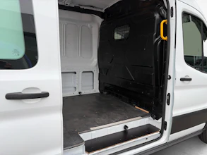 https://vehicle.imgix.net/4505455/d17a4be3-3b1d-450b-b6b7-122aa8e09238.jpg