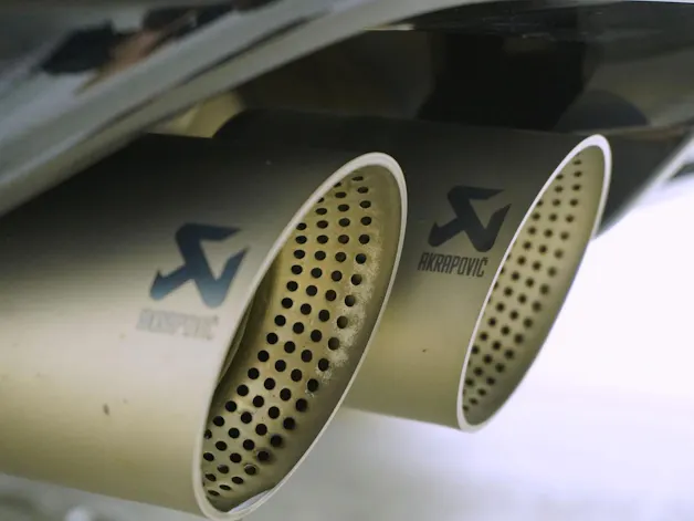 VW Tiguan 2.0 TSI DSG R-Performance (Akrapovic)