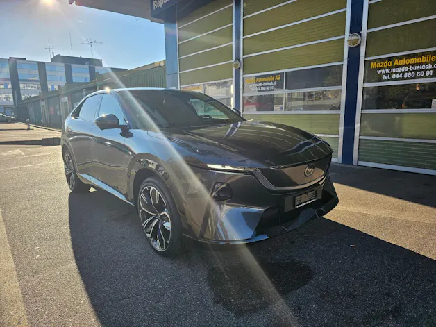 MAZDA CX-6e Takumi