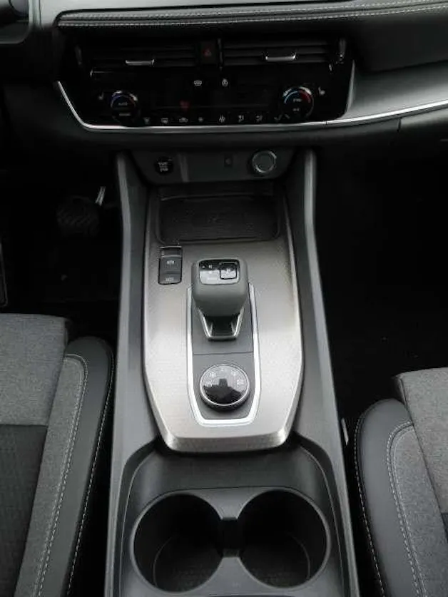 NISSAN Qashqai 1.3 DIG-T N-Connecta 4x4