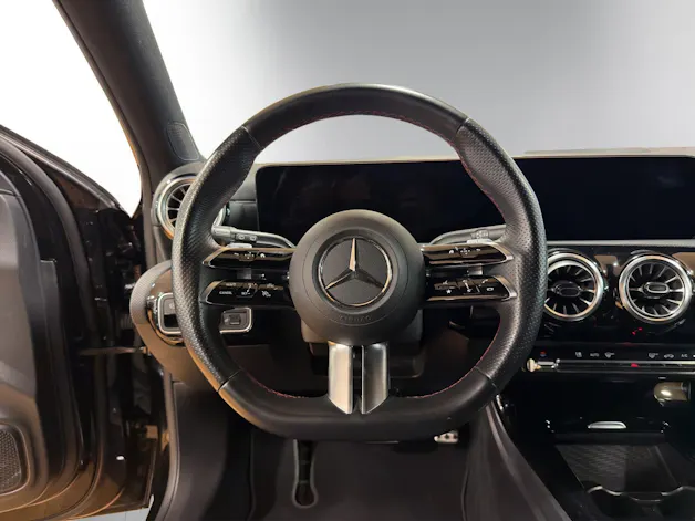 MERCEDES-BENZ A 200 AMG Line 7G-DCT