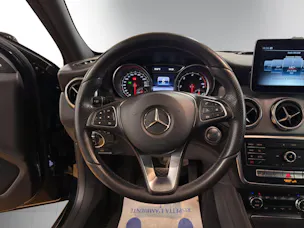 MERCEDES-BENZ GLA 220 d 7G-DCT