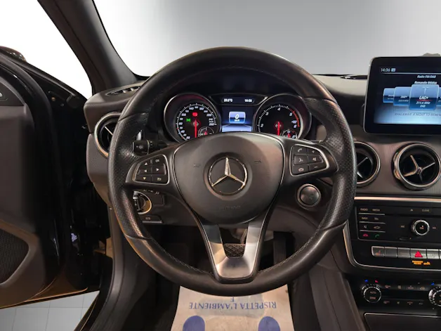 MERCEDES-BENZ GLA 220 d 7G-DCT