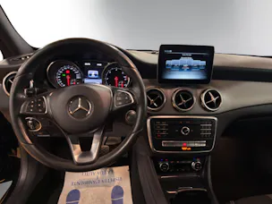 MERCEDES-BENZ GLA 220 d 7G-DCT