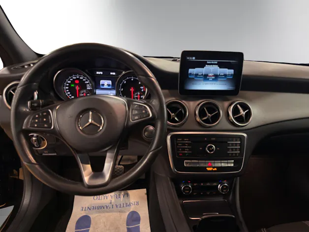 MERCEDES-BENZ GLA 220 d 7G-DCT