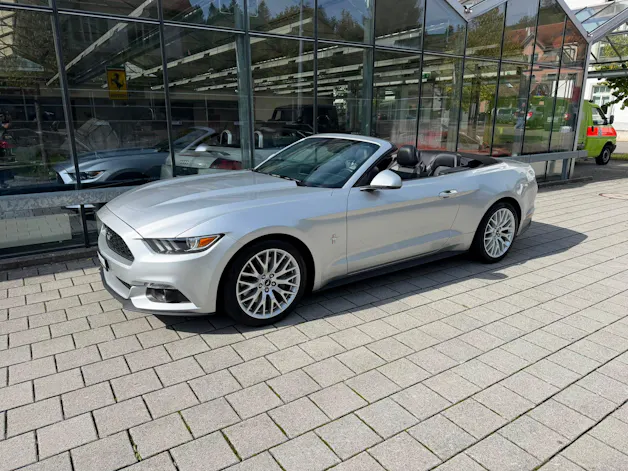 FORD Mustang Convertible 2.3 Automat