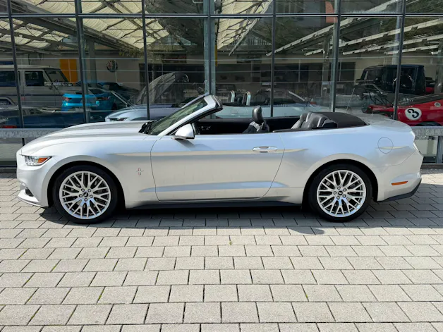 FORD Mustang Convertible 2.3 Automat