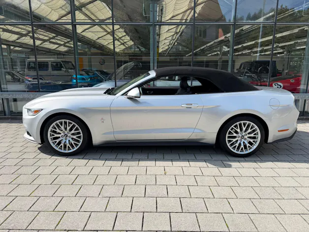 FORD Mustang Convertible 2.3 Automat