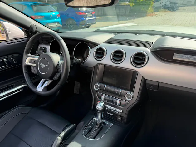 FORD Mustang Convertible 2.3 Automat