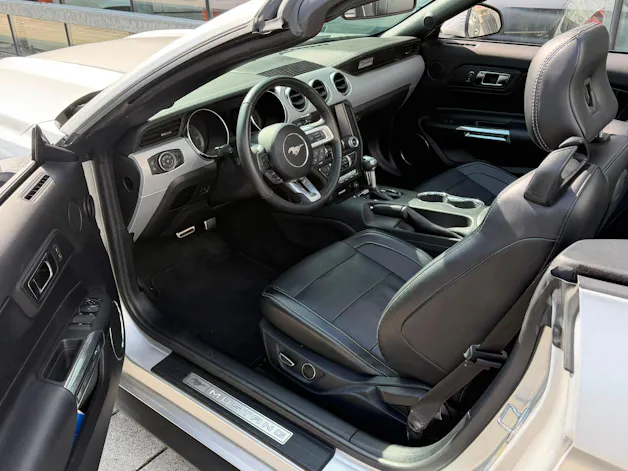 FORD Mustang Convertible 2.3 Automat