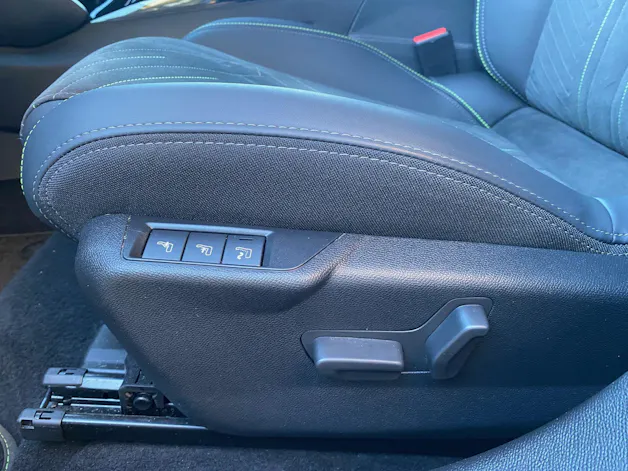 PEUGEOT 208 1.2 Hybrid 145 GT