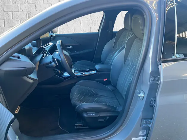 PEUGEOT 208 1.2 Hybrid 145 GT