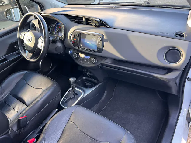 Toyota Yaris 1.5 VVT-i HSD Luna