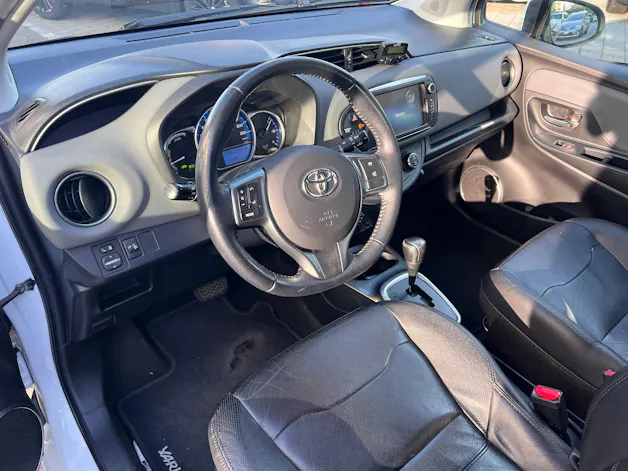 Toyota Yaris 1.5 VVT-i HSD Luna