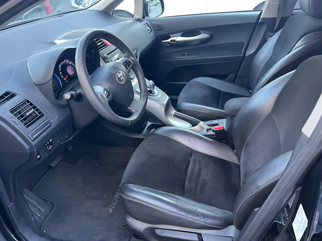 Toyota Auris 1.8 HSD Linea Sol
