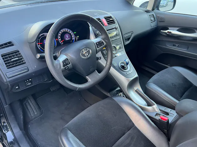 Toyota Auris 1.8 HSD Linea Sol