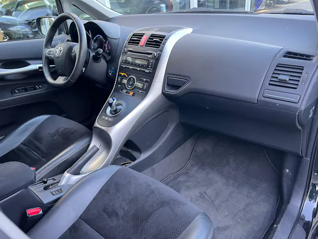 Toyota Auris 1.8 HSD Linea Sol