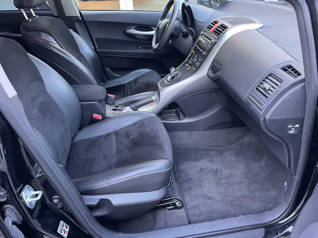 Toyota Auris 1.8 HSD Linea Sol