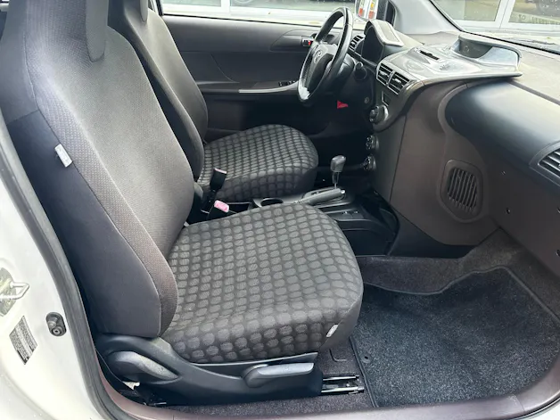 Toyota iQ 1.0 VVT-i Q MiD