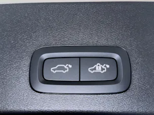 VOLVO XC40 2.0 B4 MH Ultra Dark