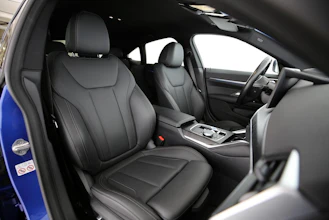 https://vehicle.imgix.net/4506342/87d51de1-8461-4777-bbcb-1edaf23c1132.jpg