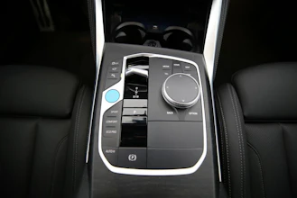 https://vehicle.imgix.net/4506342/90ae0e9b-f008-4fd3-8928-fd63ee2b8bc7.jpg
