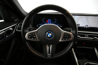https://vehicle.imgix.net/4506342/e3e21c9d-3536-4a70-8f98-3daaac326c99.jpg