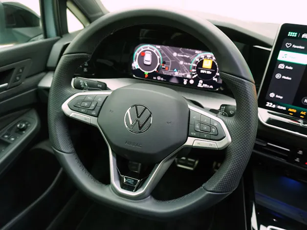 VW Golf 8.5 2.0 TSI DSG R-Line Black Style 4Motion