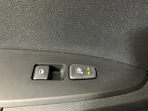 https://vehicle.imgix.net/4506828/a575be37-3a6a-44ff-89e2-7373c88a6b7e.jpg