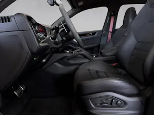 PORSCHE Cayenne GTS