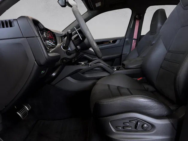 PORSCHE Cayenne GTS