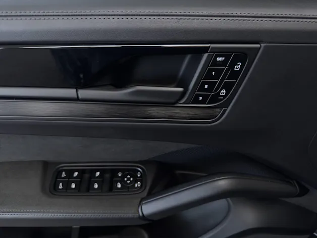 PORSCHE Cayenne GTS