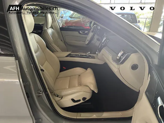 VOLVO XC60 2.0 T6 TE Ultimate Dark eAWD