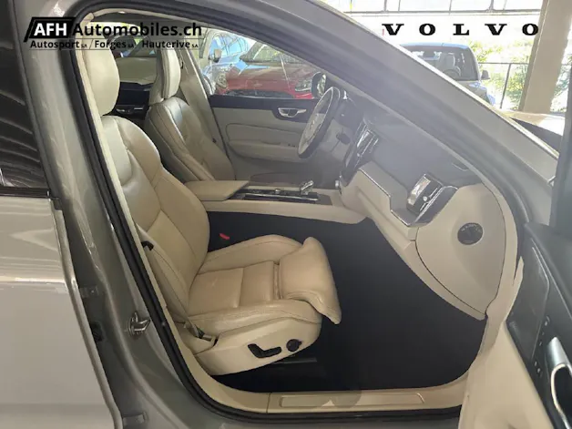 VOLVO XC60 2.0 T6 TE Ultimate Dark eAWD