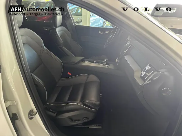 VOLVO XC60 2.0 T6 TE Ultimate Dark eAWD