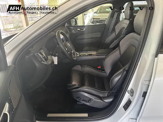 VOLVO XC60 2.0 T6 TE Ultimate Dark eAWD