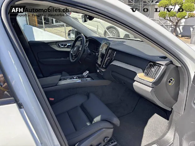 VOLVO XC60 2.0 T6 TE Plus Dark eAWD