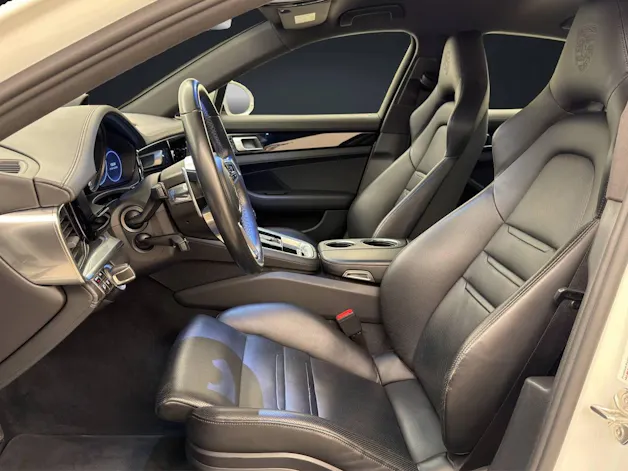 PORSCHE Panamera 4 E-Hybrid