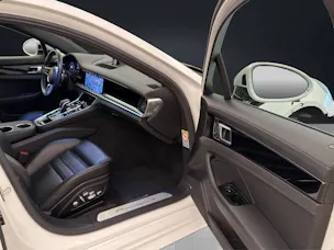 PORSCHE Panamera 4 E-Hybrid