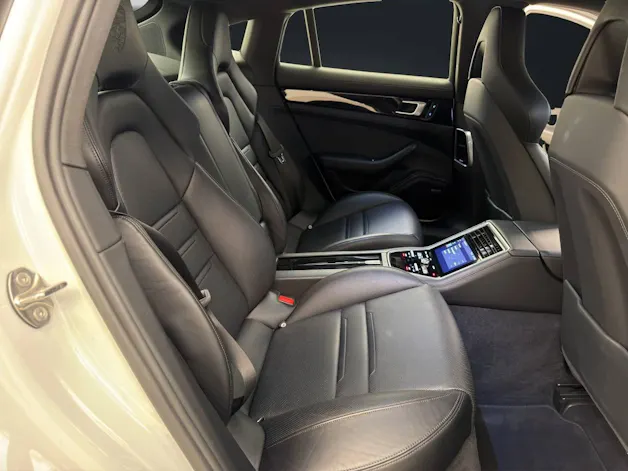 PORSCHE Panamera 4 E-Hybrid
