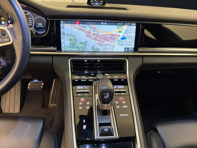 PORSCHE Panamera 4 E-Hybrid