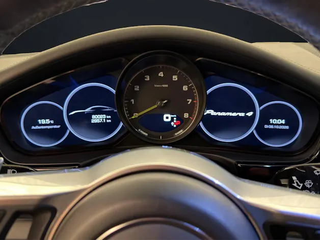 PORSCHE Panamera 4 E-Hybrid