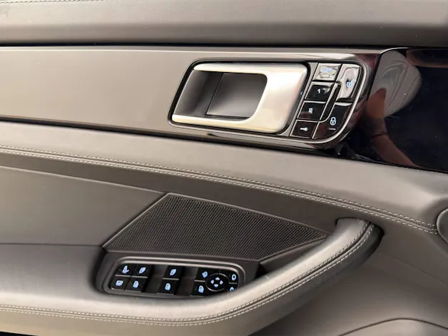 PORSCHE Panamera 4 E-Hybrid