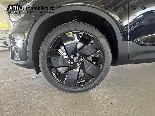 VOLVO EX40 Twin Black Edition AWD