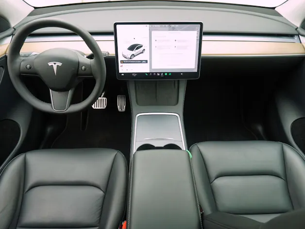 Tesla Model Y Long Range Dual AWD